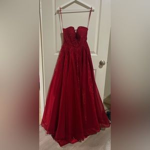 Beautiful red strapless quinceañera dress size XS/S
